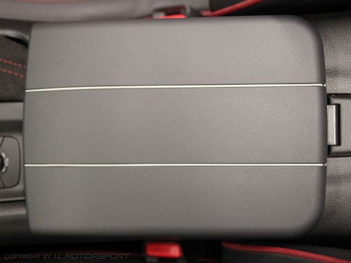 New armrest for the Mazda MX-5 TYPE ND, soft design with many advantages.
