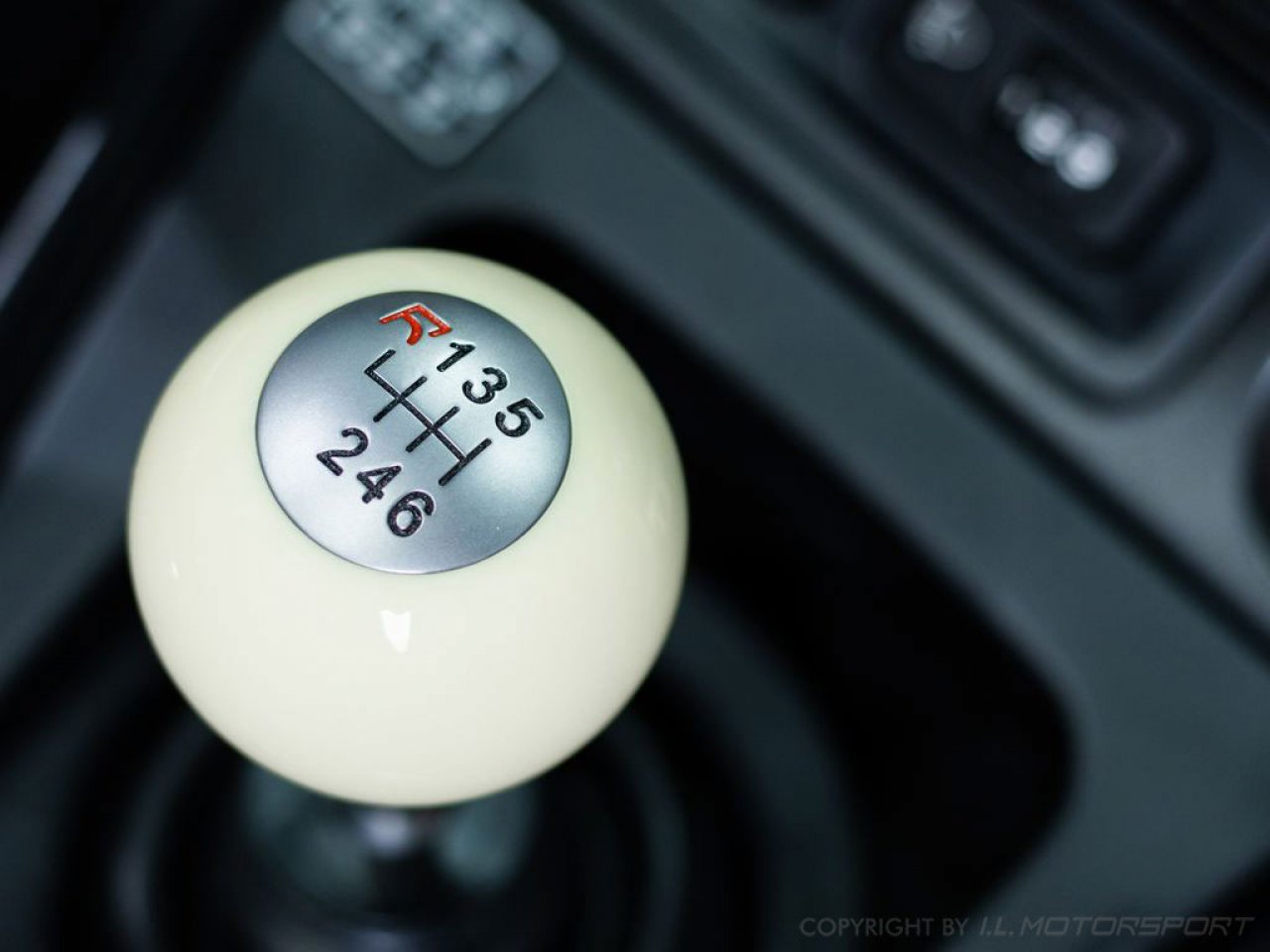 MX5 shift knob snooker anodized 6 speed